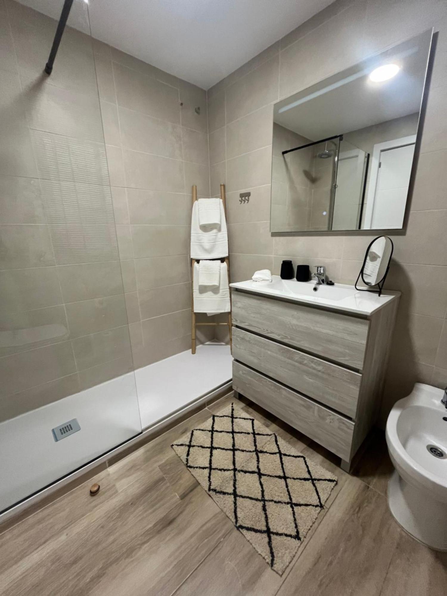 Love Rent4 Malaga Huelin Málaga Exterior foto